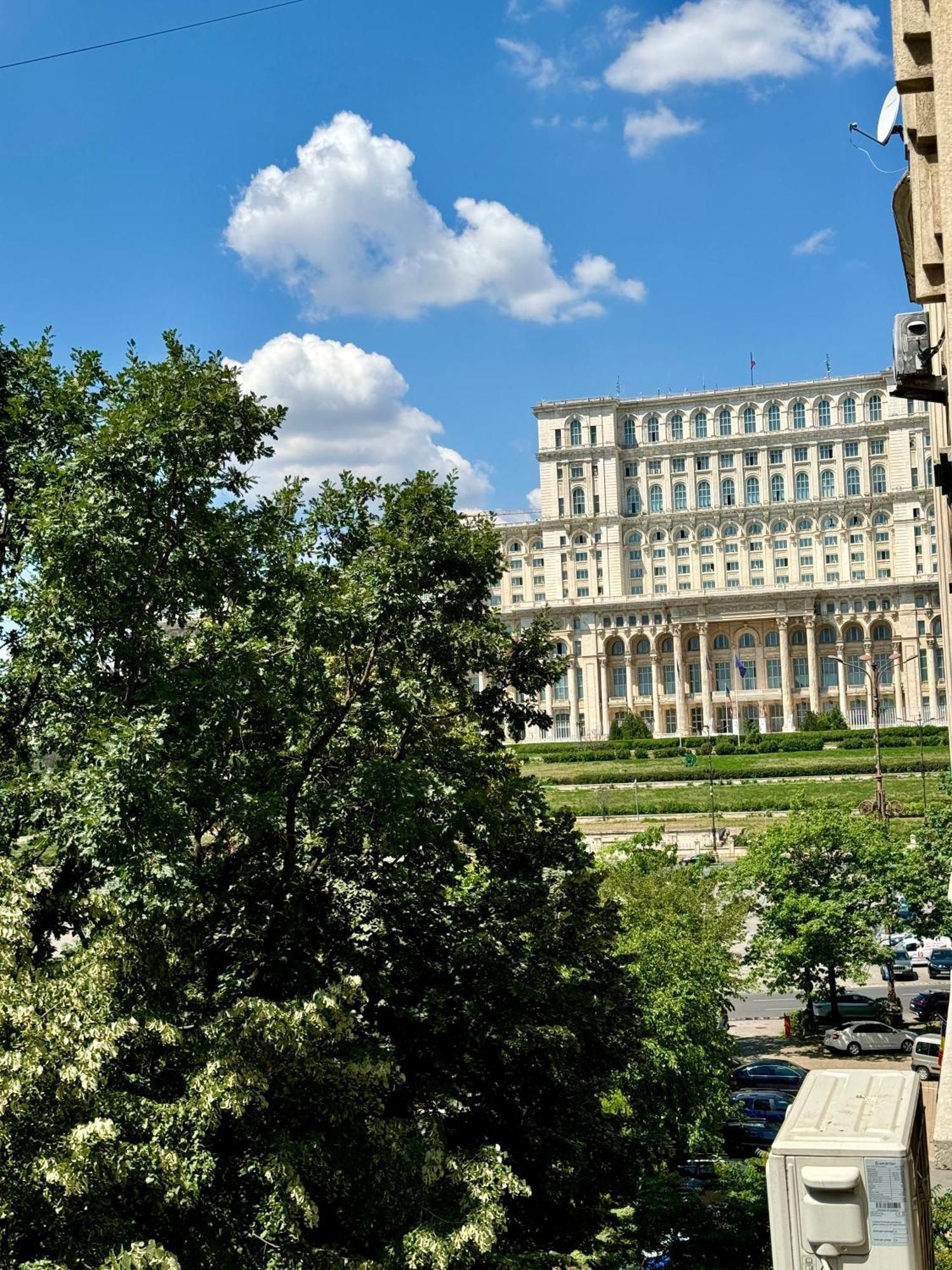 Top Location - Contemporary Parliament View - 2Br Bukarest Kültér fotó